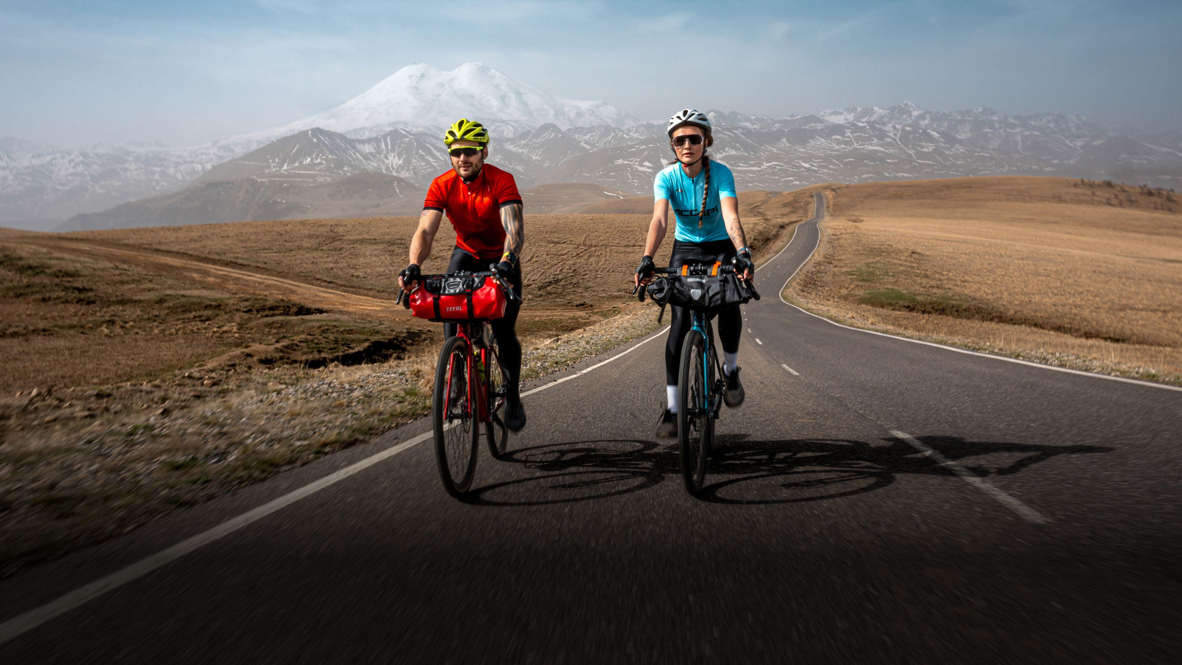 Les vélos élégants et fiables pour les aventures et les voyages offrant la liberté et la joie